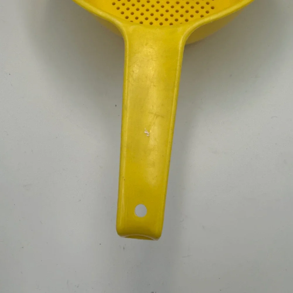 Vintage Rubbermaid Yellow Plastic Colander Strainer with Handle 2930 Retro
